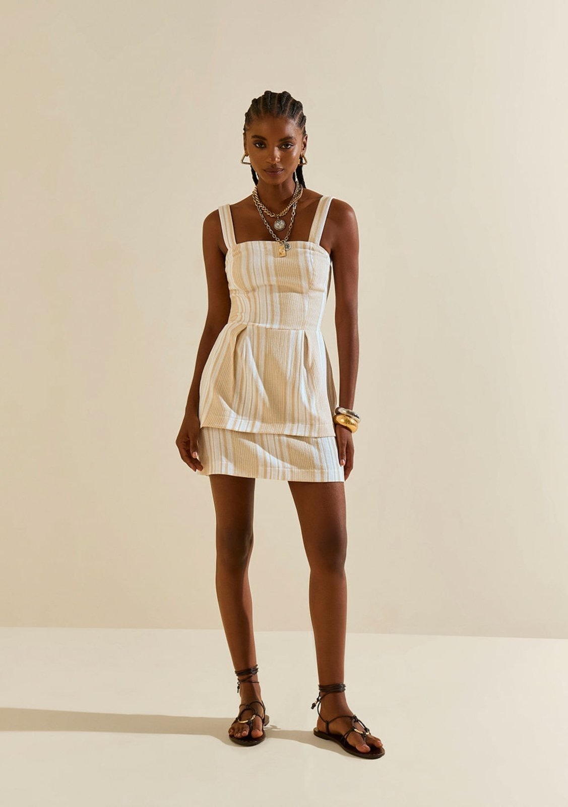 Imagem principal Vestido Morena Rosa Ajustado Decote Reto Com Alça Curto Estampado Morena Rosa estampado rosa