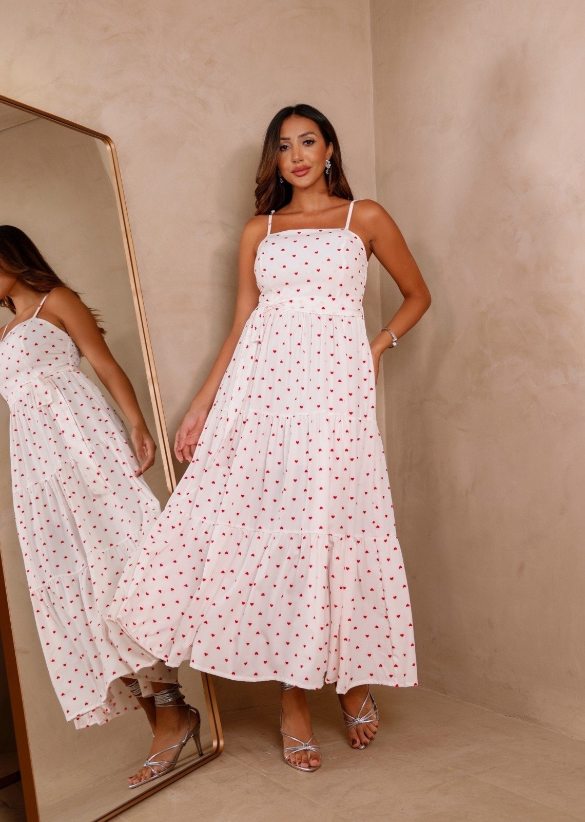 Imagem principal Vestido Alcinha Midi Corações Zamia Cia do Vestido Branco com Cia do Vestido vermelho