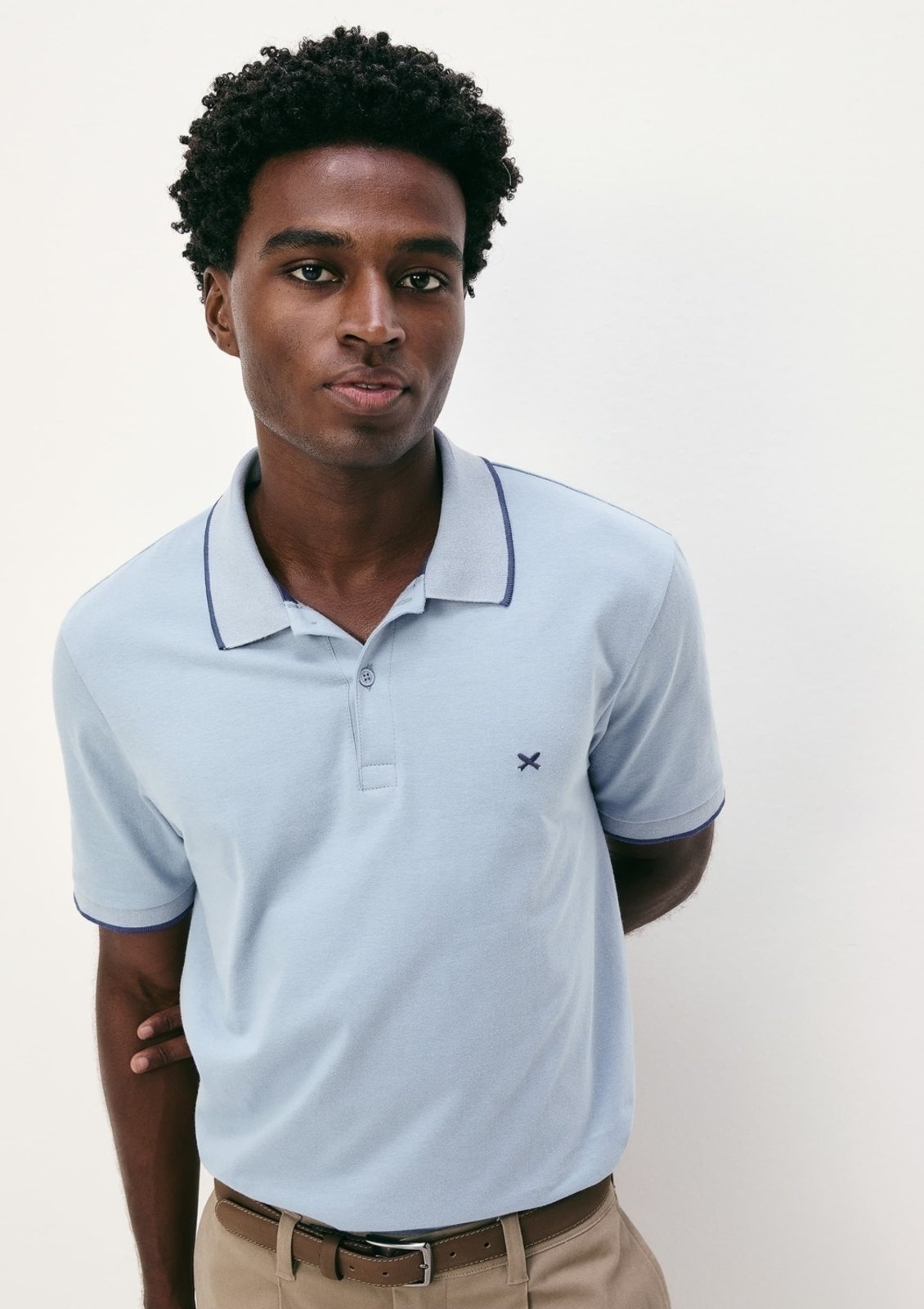 Imagem principal Camisa Polo Básica Masculina Em Malha De Algodão Com Bordado Hering azul