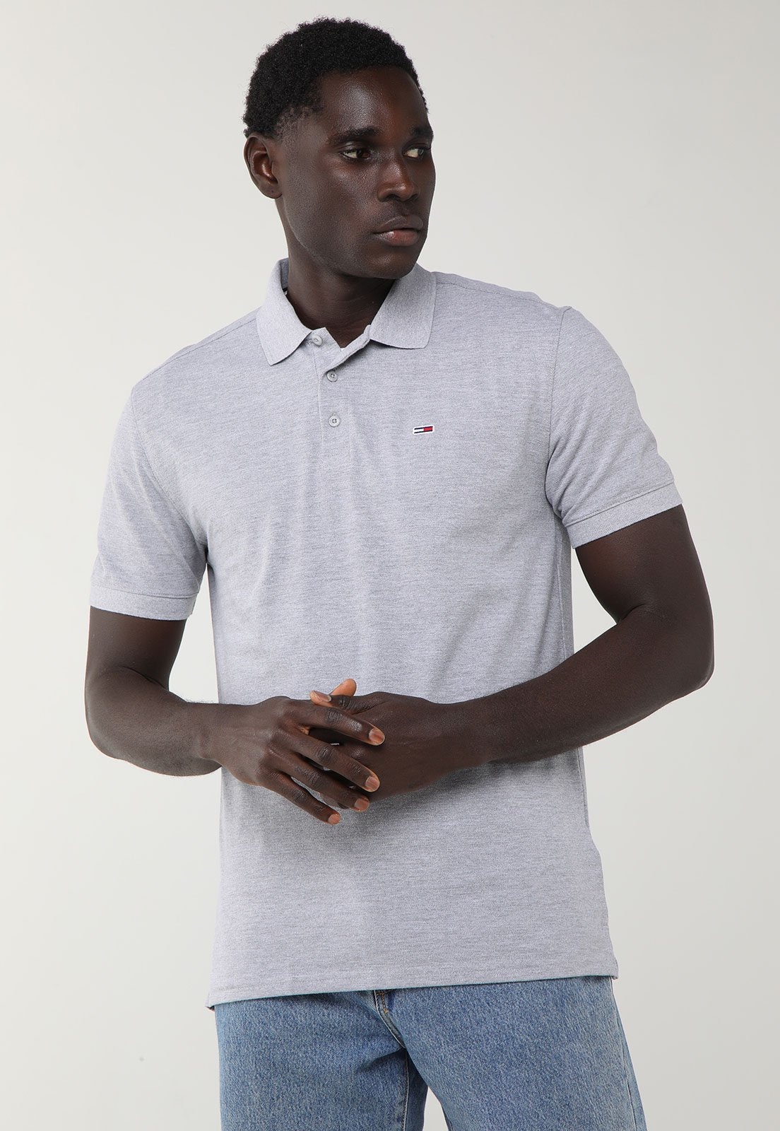 Imagem principal Camisa Polo Masculina Tommy Jeans TJM Reg Badge Tee Claro Tommy Jeans cinza