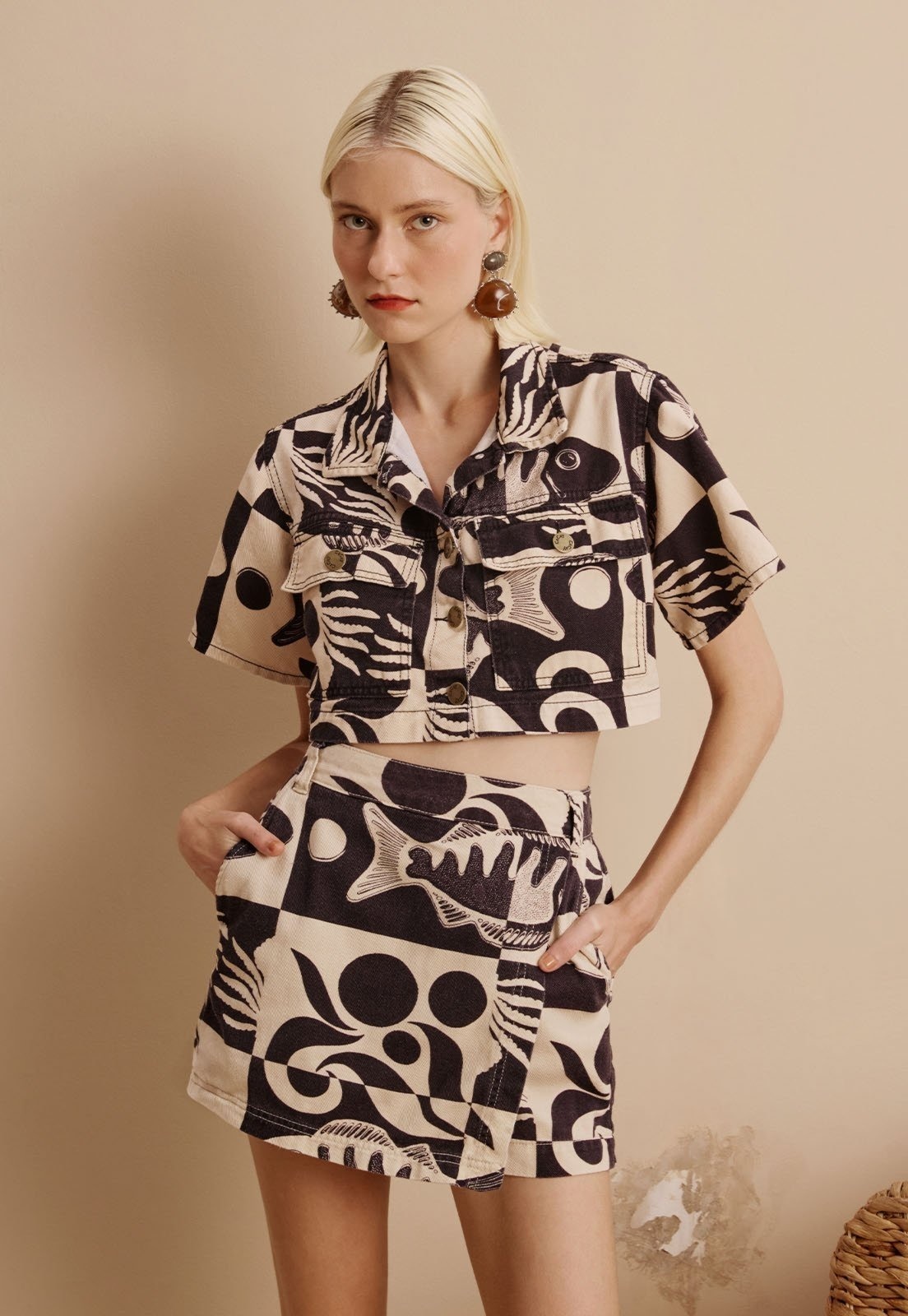 Imagem principal Short Saia Sarja Estampado Tucunaré CaCay preto