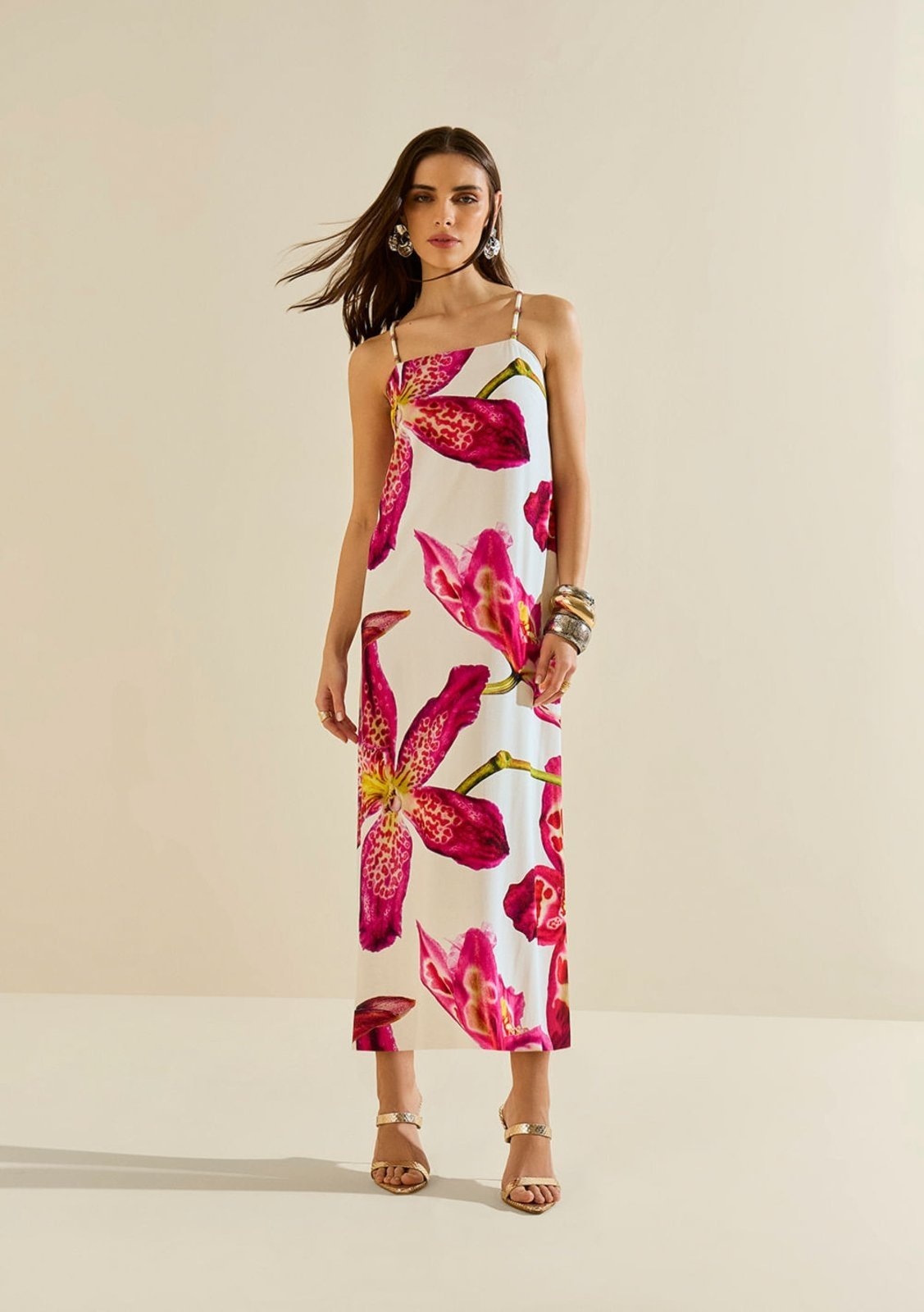 Imagem principal Vestido Morena Rosa Solto Decote Reto Com Alça Longo Estampado Morena Rosa estampado rosa