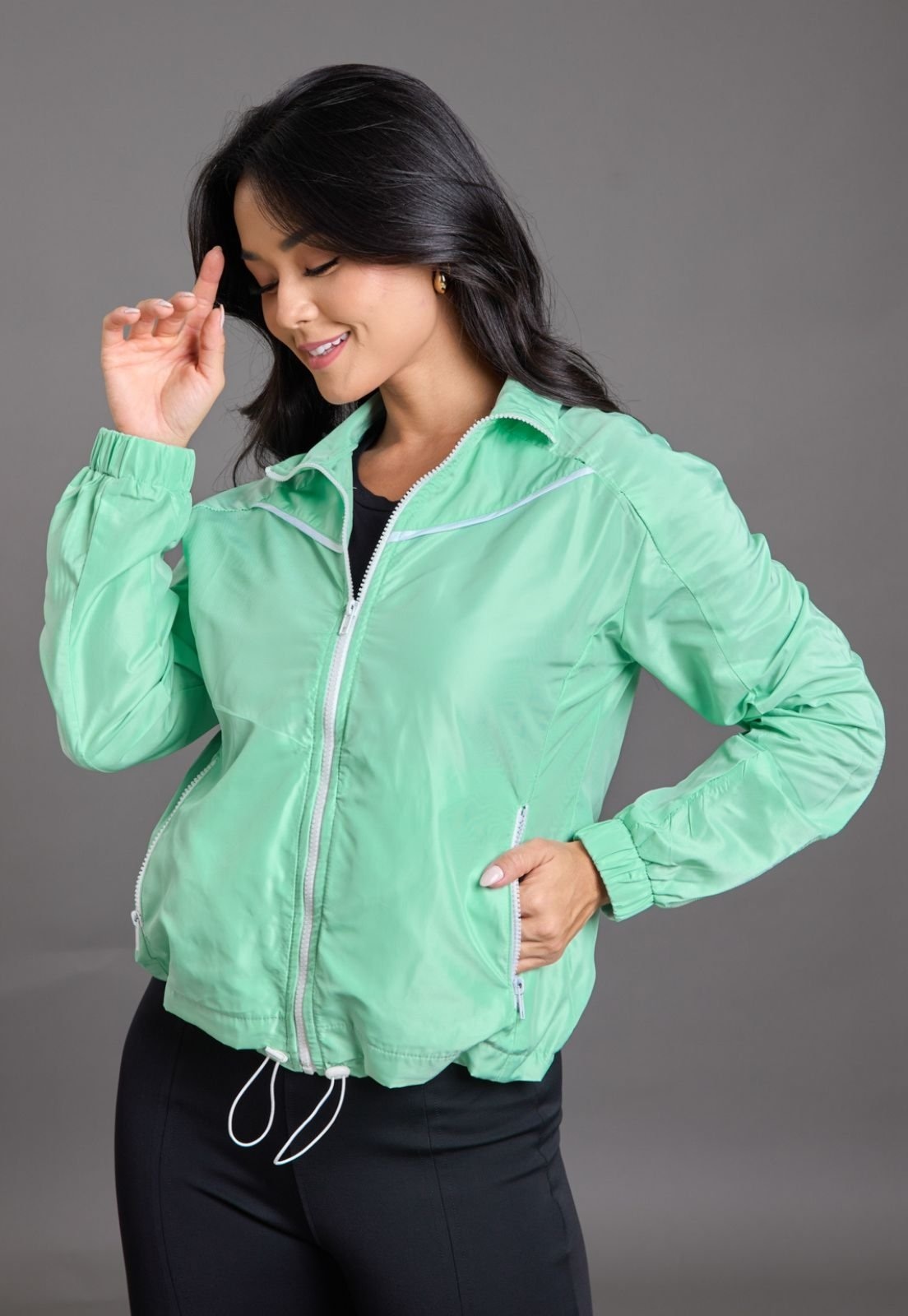 Imagem principal Jaqueta Corta Vento Feminina Lisa Color com Detalhe Dialogo Claro DIALOGO verde/verde militar/verde oliva verde