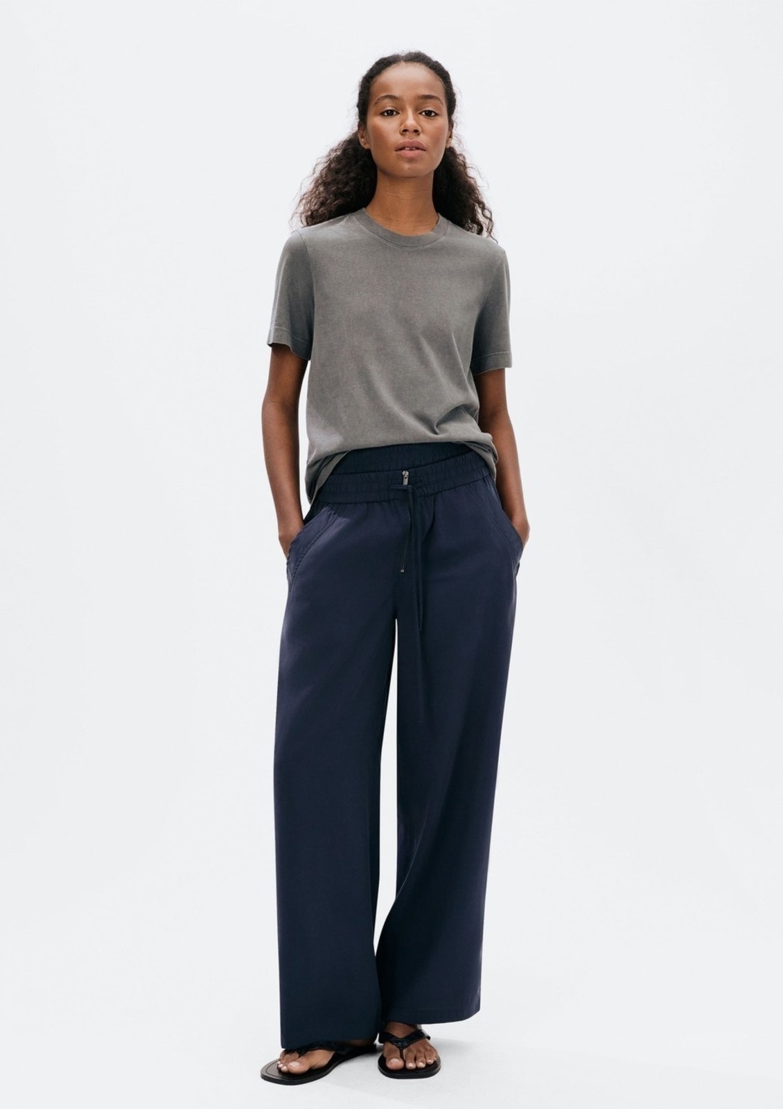 Imagem principal Calça Feminina Reta Em Peach Touch Hering vermelho