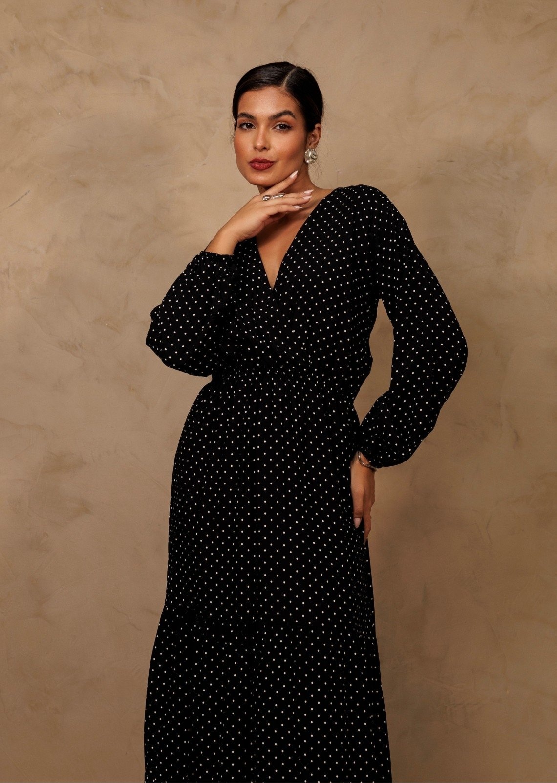 Imagem principal Vestido Longuete Transpasse Manga Longa Decote em V Estampado Cia do Vestido preto