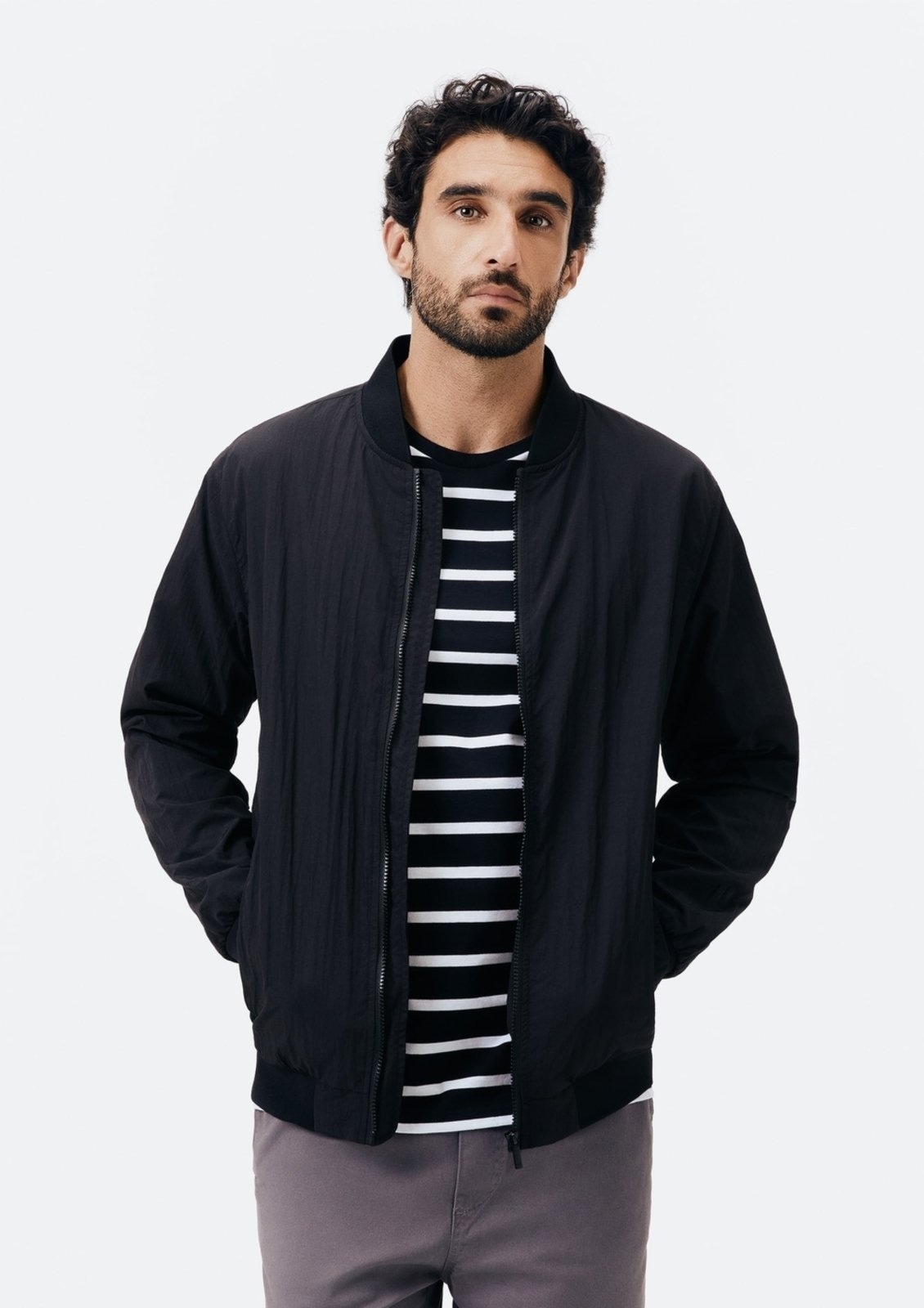 Imagem principal Jaqueta Masculina Bomber em Nylon Hering preto