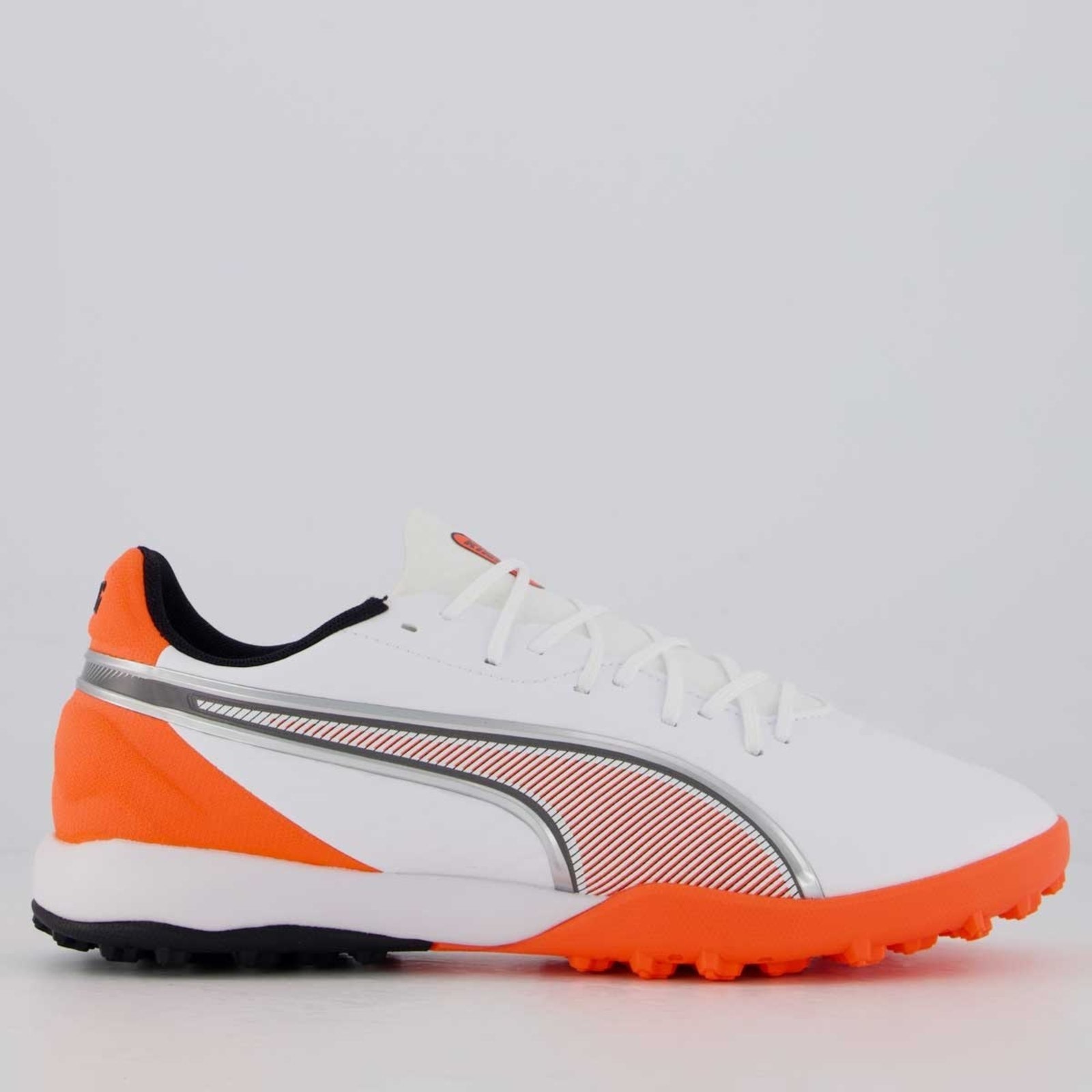Imagem principal Chuteira Puma King Match TT Society Branca e Laranja Puma branco