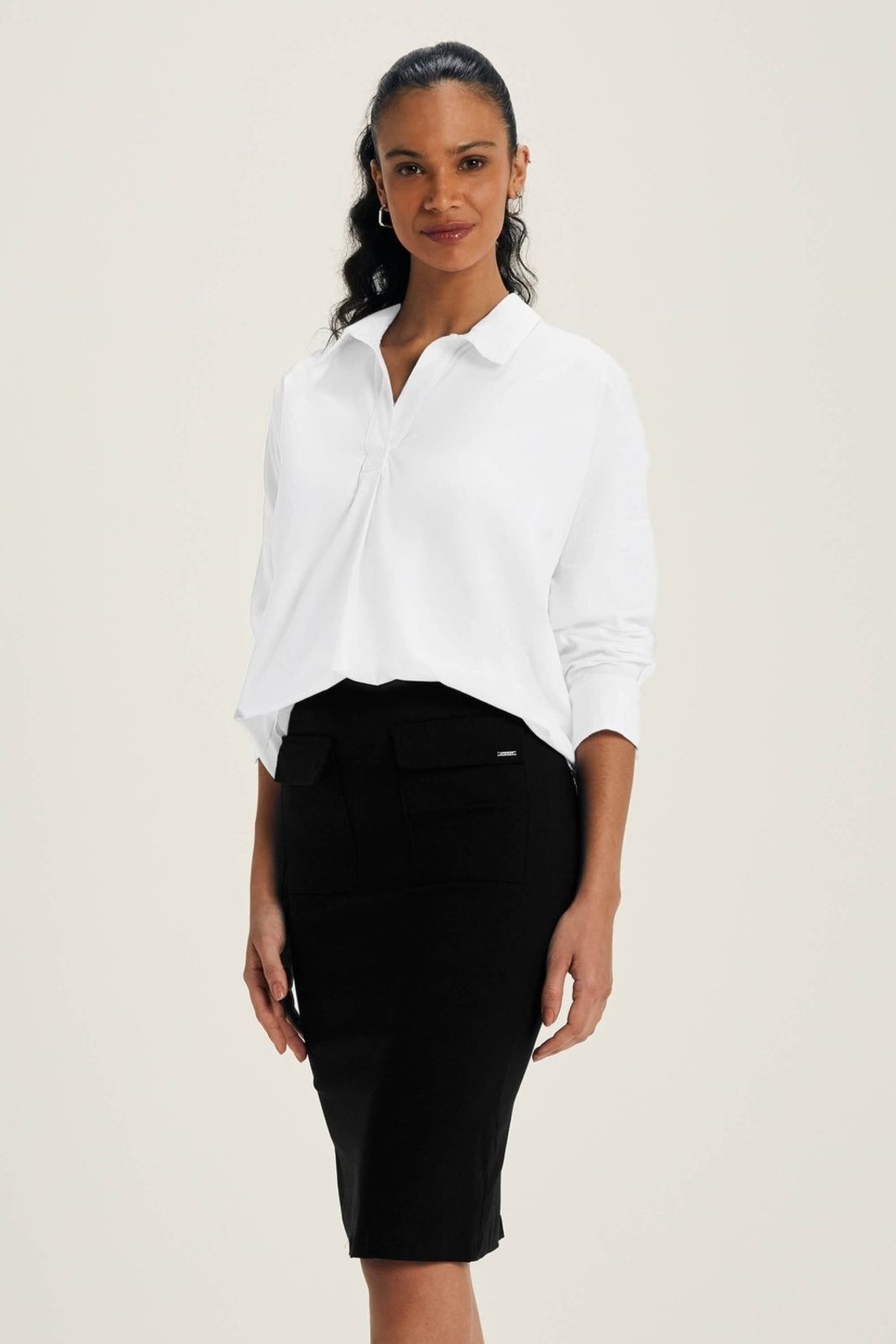 Imagem principal Saia Midi Feminina Bolsos Frontais Marialícia Marialícia preto