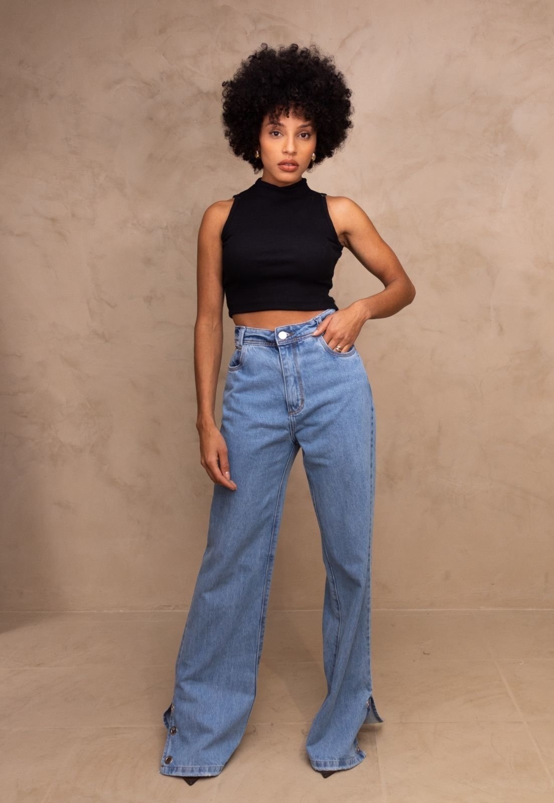 Imagem principal Calça Jeans Cintura Alta Flare Abertura na Barra Jullie Cia do Vestido azul