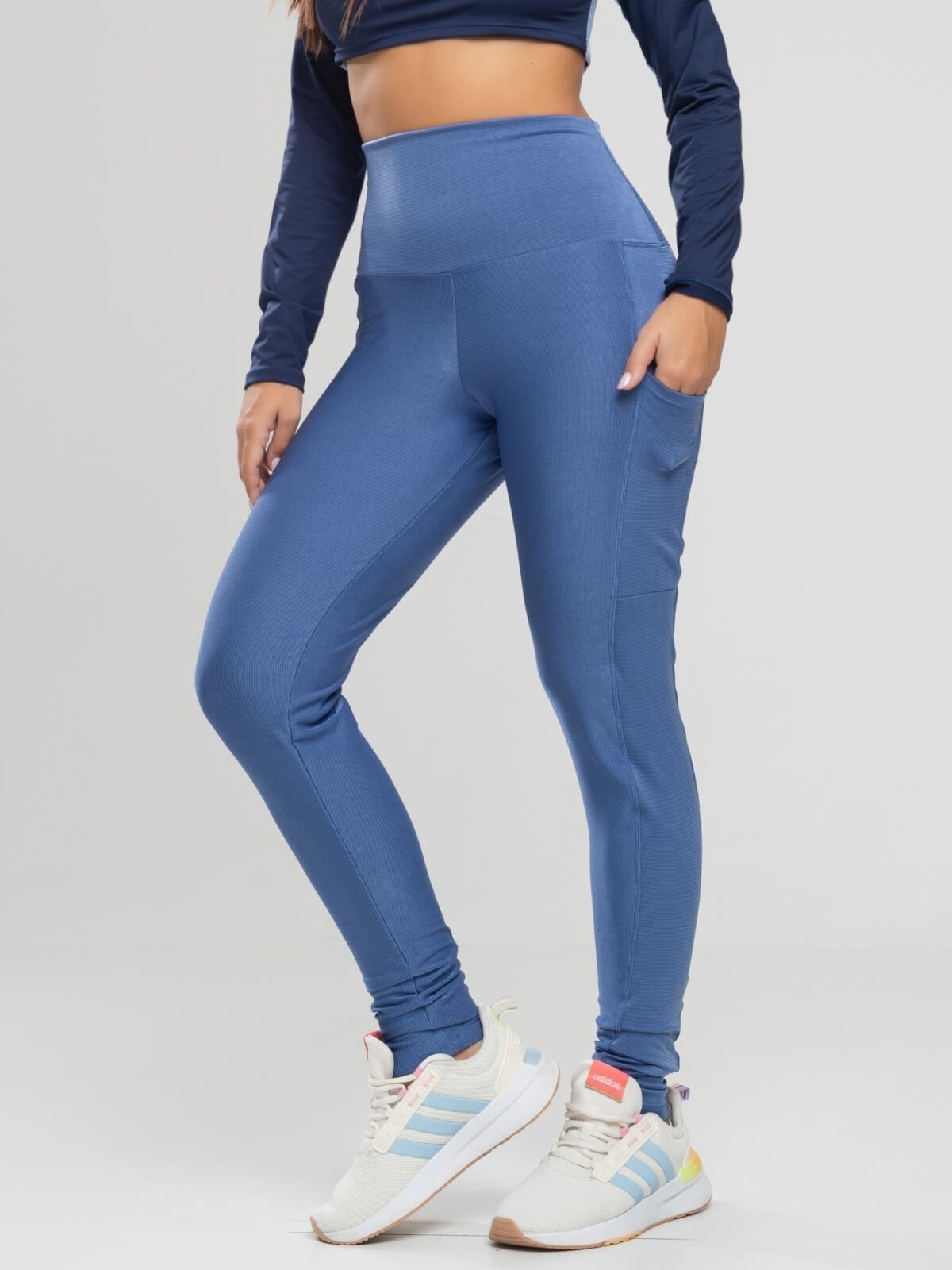 Imagem principal Calça Legging Canelada Moda Fitness Vicbela Com Bolso Cós Largo Academia Vicbela azul