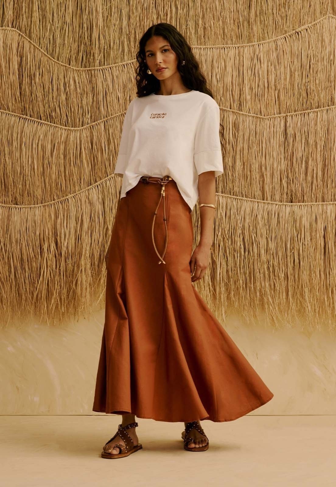 Imagem principal Saia Midi Lisa com Nesgas CaCay marrom