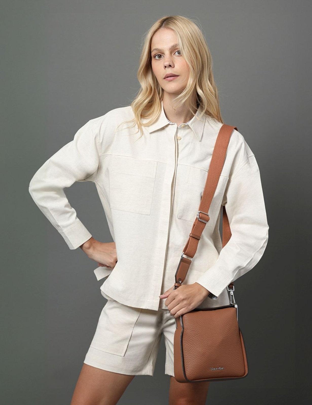 Imagem principal Bermuda Feminina Linho Texturizado Calvin Klein - Off White Calvin Klein Jeans off-white white