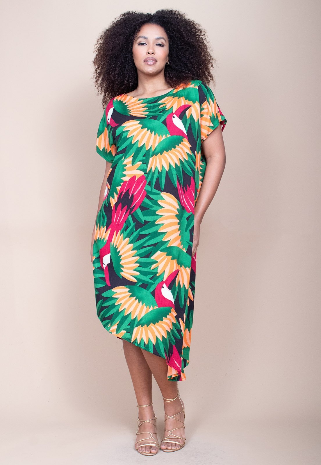 Imagem principal Vestido Cabanafree Midi Plano Estampa Festa dos Tucanos Cabanafree estampado/laranja/preto/vermelho