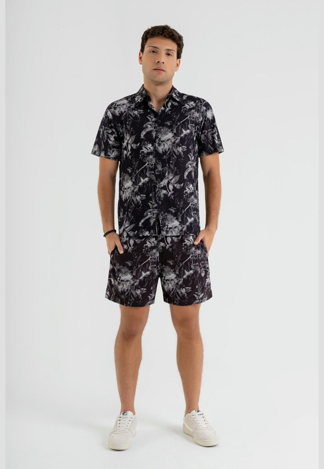 Imagem principal Camisa Manga Curta Masculina em Viscose The Philippines The Philippines preto