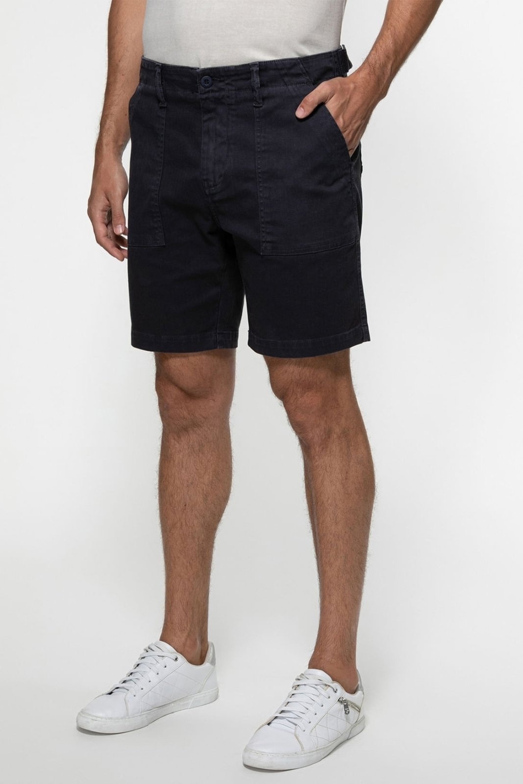 Imagem principal Bermuda Gues Sarja Espinha de Peixe Escuro Guess azul