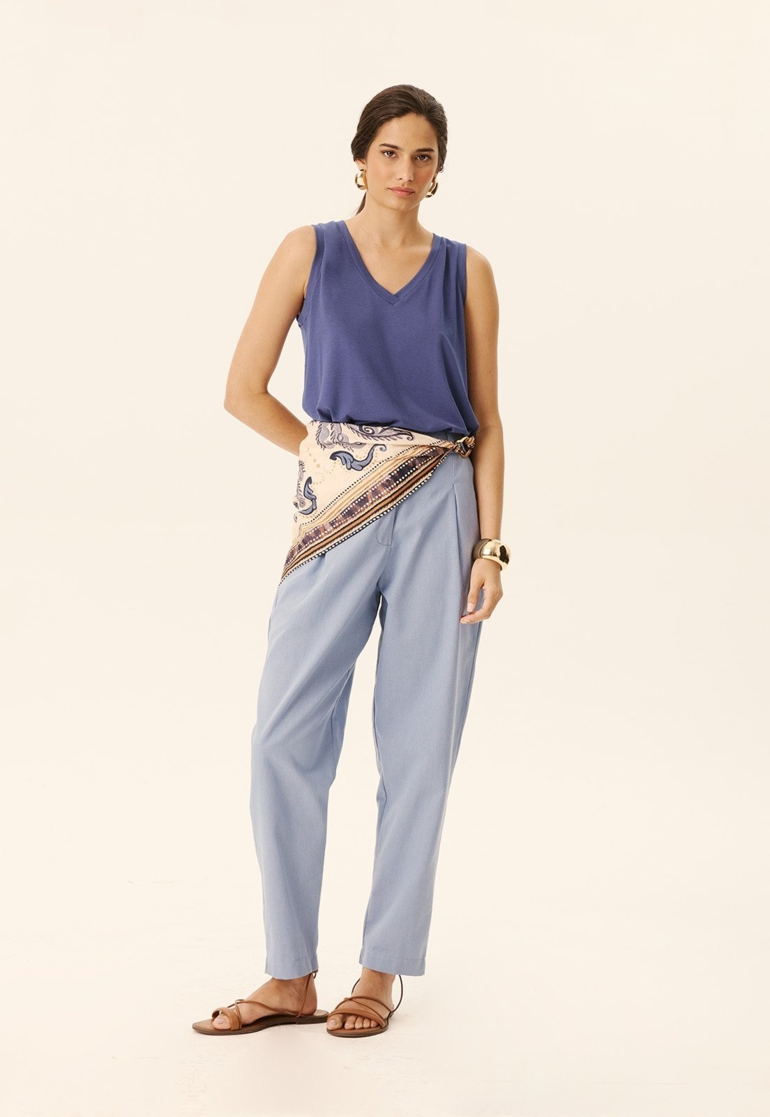 Imagem principal Calça Cenoura com Pregas CaCay azul