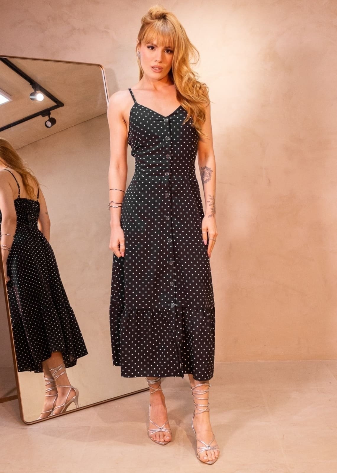 Imagem principal Vestido Midi Alcinha com Botões Poá Ribbyne Cia do Vestido preto