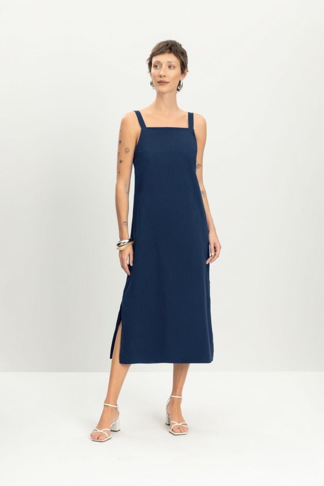 Imagem principal Vestido feminino midi em linho Essendi ESCURO Essendi azul
