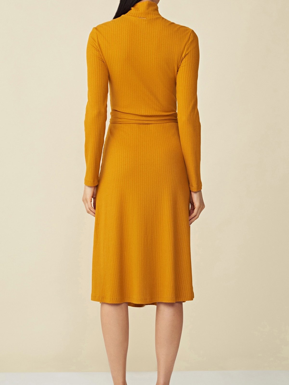 Imagem principal Vestido Maria Valentina Midi Gola Alta Com Faixa Maria Valentina amarelo