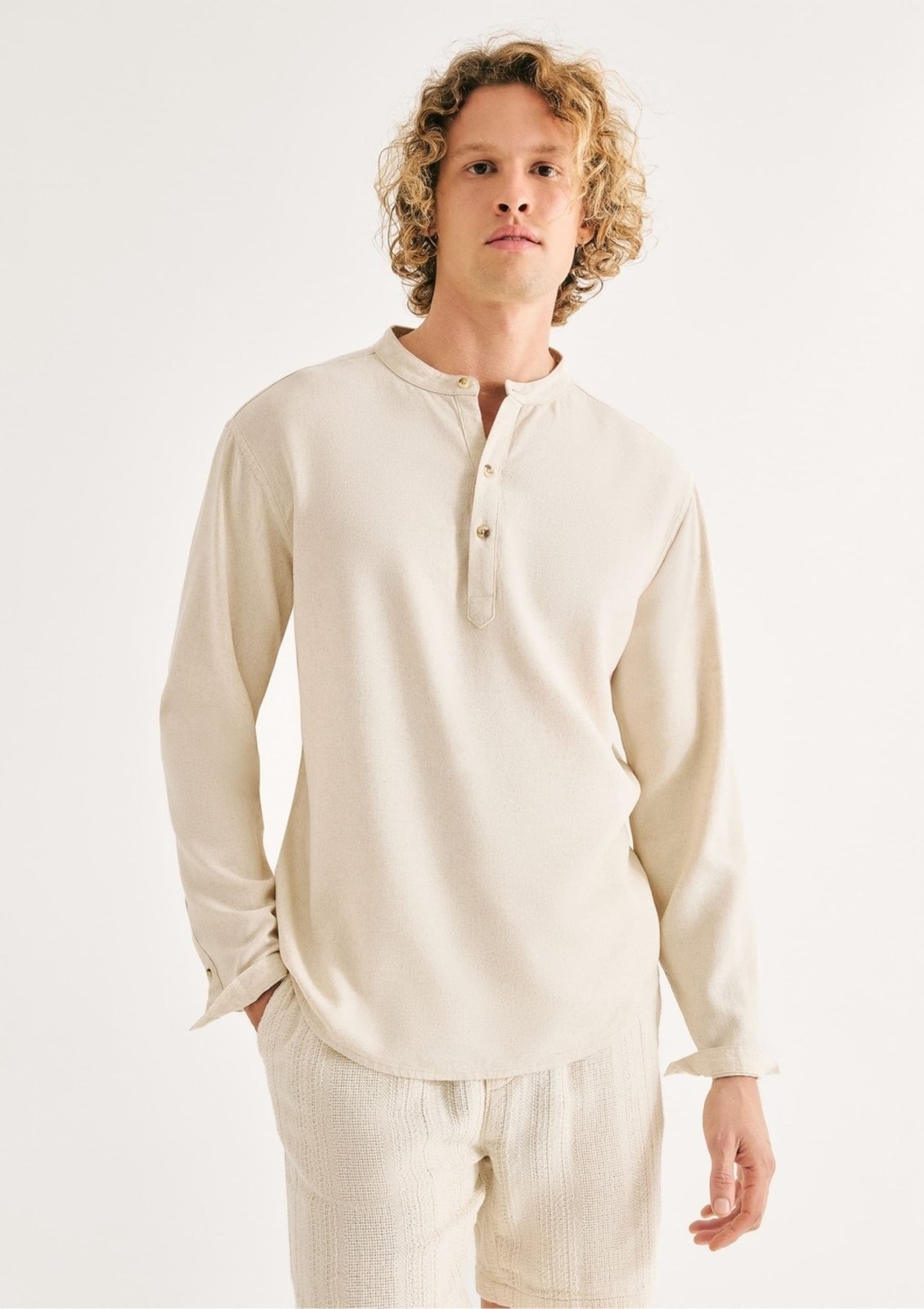 Imagem principal Camisa Bata Masculina Em Viscolinho Hering bege