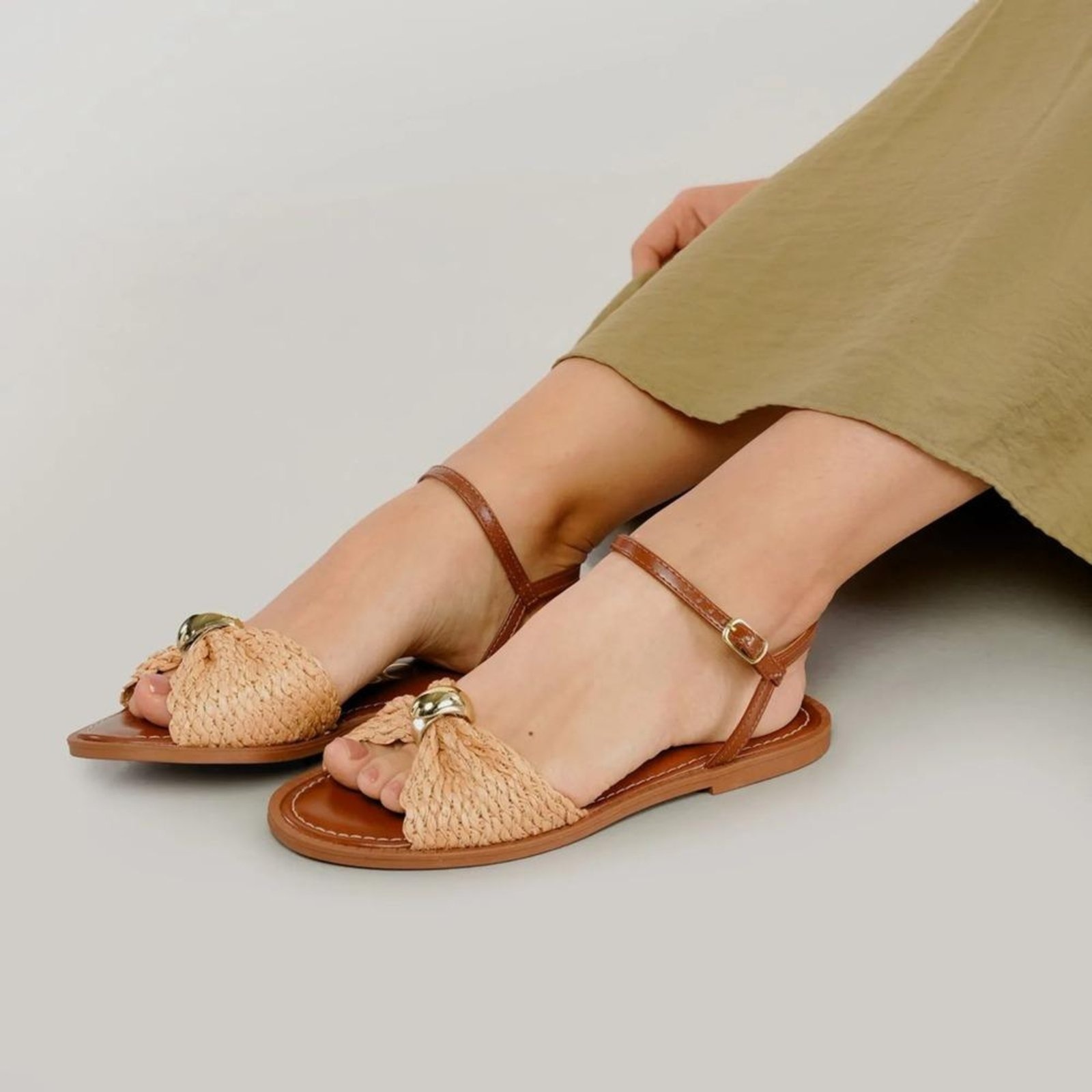 Imagem principal Sandália Osc Rasteira Trançada Feminina OSC marrom