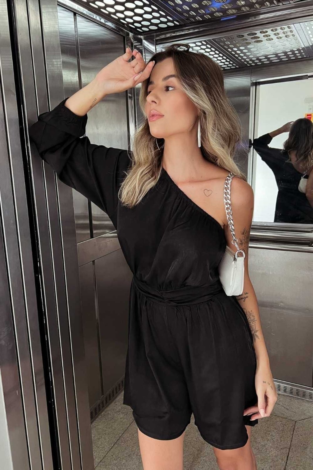 Imagem principal Macaquinho Vanibele Único Ombro Vanibele preto