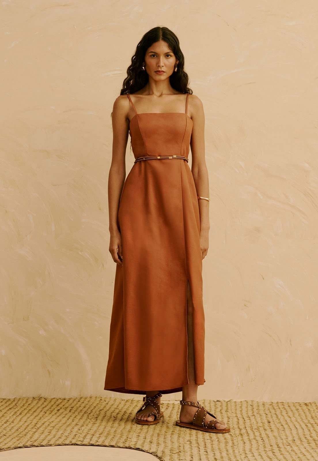 Imagem principal Vestido Midi Liso com Fenda CaCay marrom