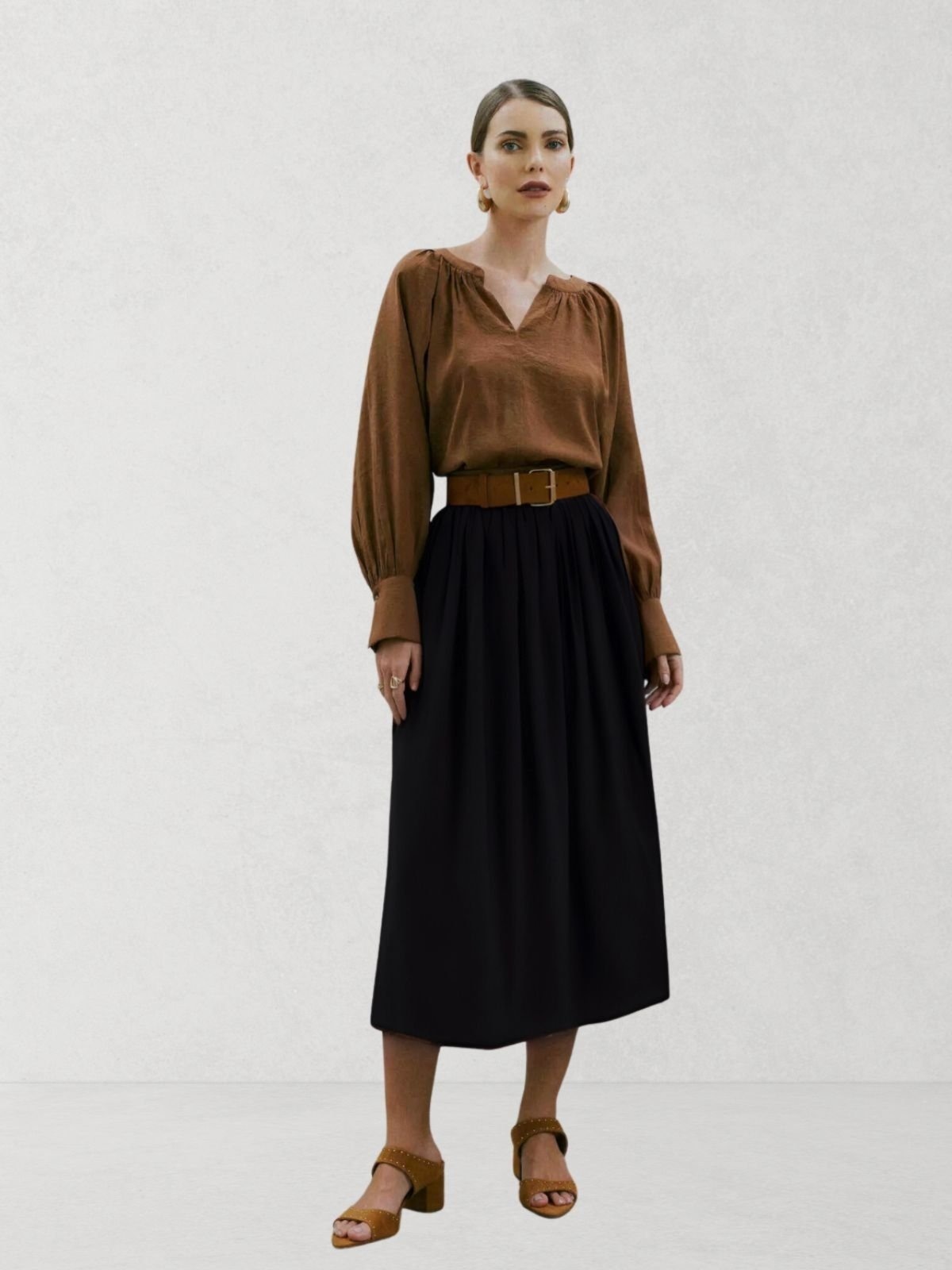 Imagem principal Saia Via Lessa Vittoria Midi Modelagem Evasê Preta Via Lessa preto