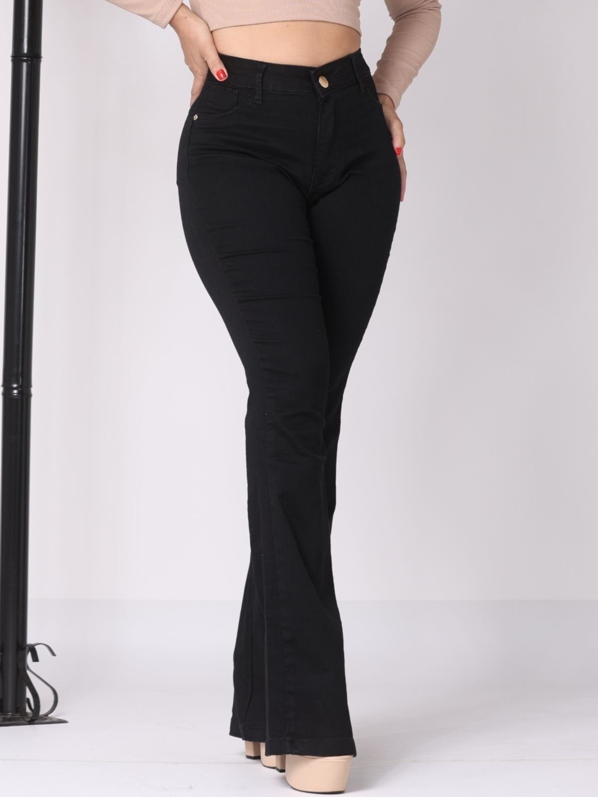 Imagem principal Calça Donna De Paula Flare Preta Boca De Sino Cintura Alta Empina Bumbum Donna de Paula preto