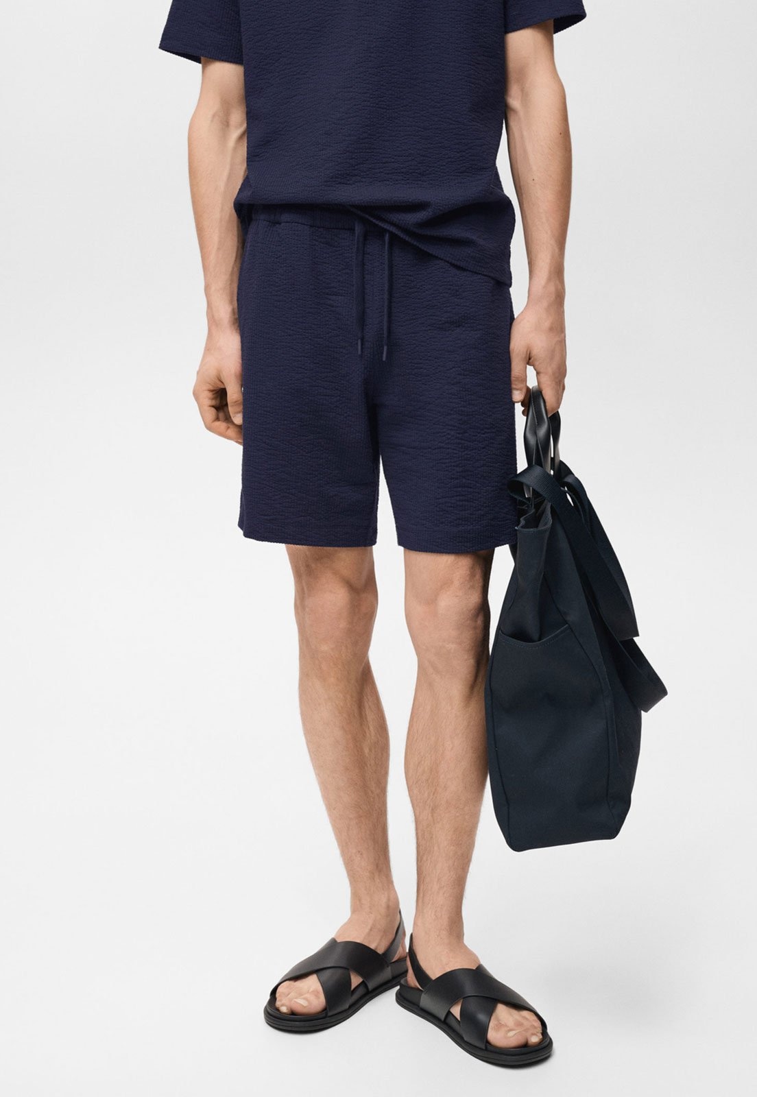 Imagem principal Bermuda Mango Reta Texturizada Azul-Marinho Mango azul marinho