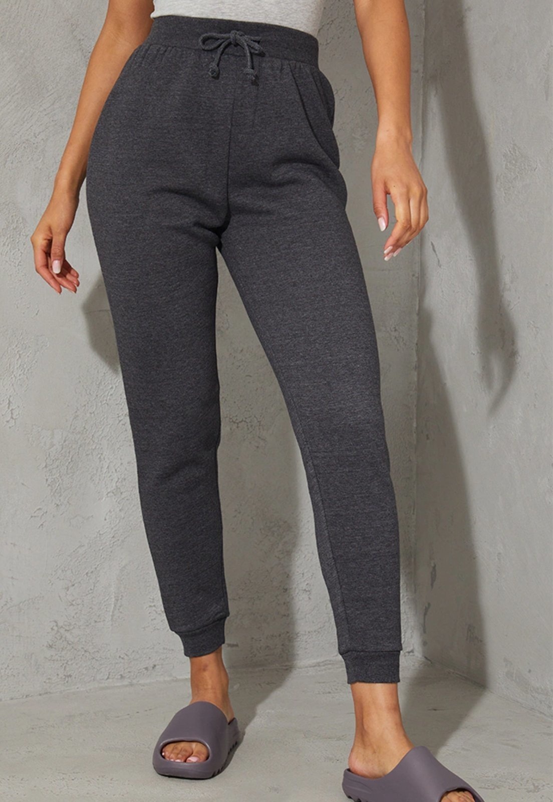 Imagem principal Calça Jogger Moletom Rioutlet Feminina Chumbo Rioutlet cinza