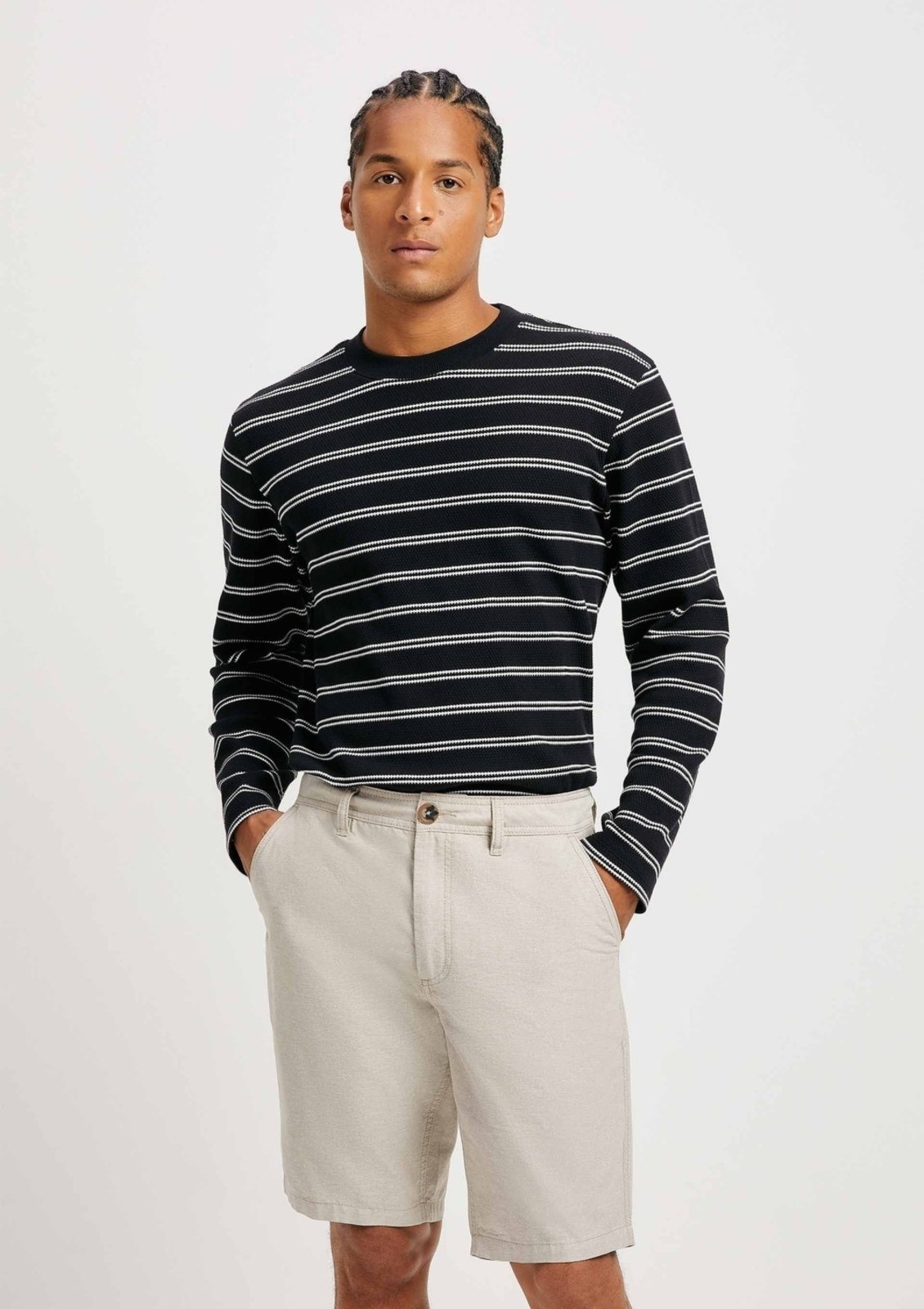 Imagem principal Bermuda Básica Masculina Chino Em Tecido Fio Tinto Hering bege