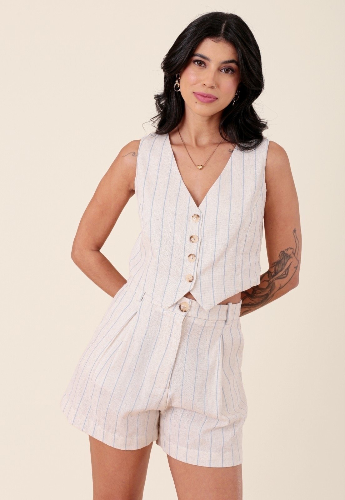 Imagem principal Short Pop Me Em Linho Listrado Com Pregas E Bolso-Faca Pop Me bege