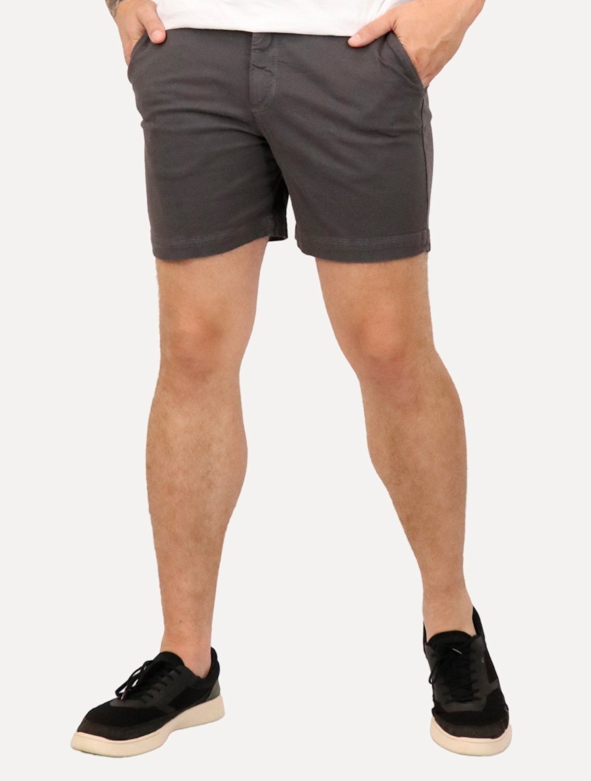 Imagem principal Bermuda Sergio K Masculina Chino Sarja Elastano Fivela Chumbo Sergio K cinza