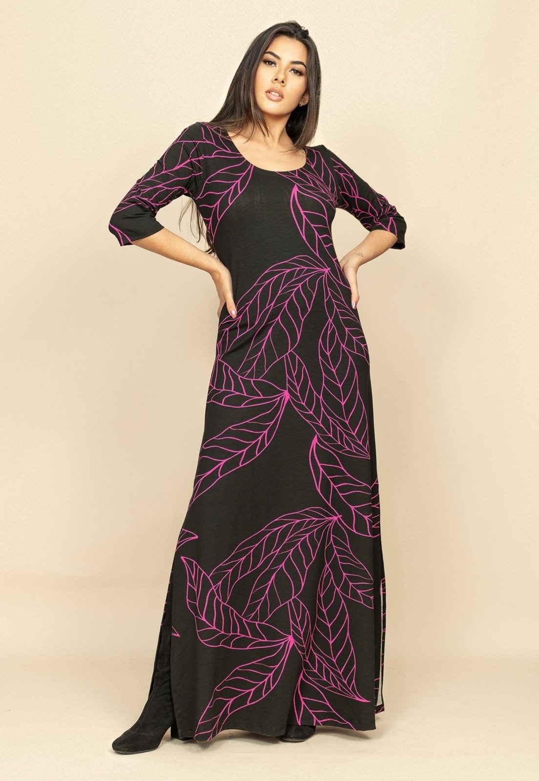 Imagem principal Vestido Longo Malha Gola Canoa Manga 3/4 Estampa Antúrios Lilás Amazonia Vital preto