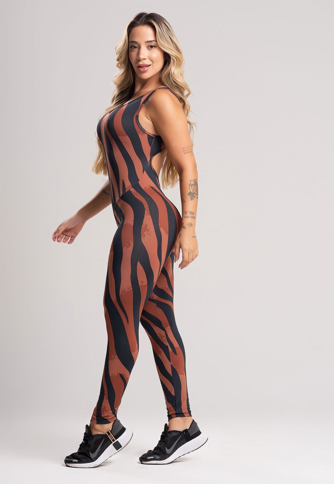 Imagem principal Macacão Longo MVB Modas Costa Nua Fitness Suplex Safari Mvb Modas estampado/marrom/multicolorido/preto