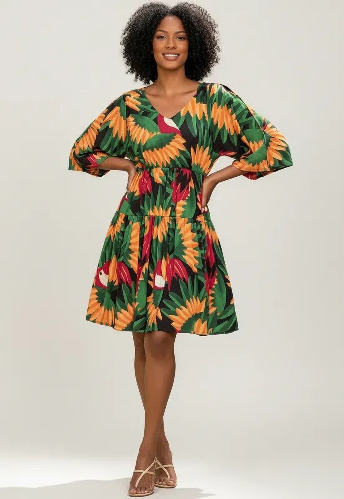 Imagem principal Vestido CabanaFree Curto Plano com Manga e Camadas Estampa Festa dos Tucanos Cabanafree estampado