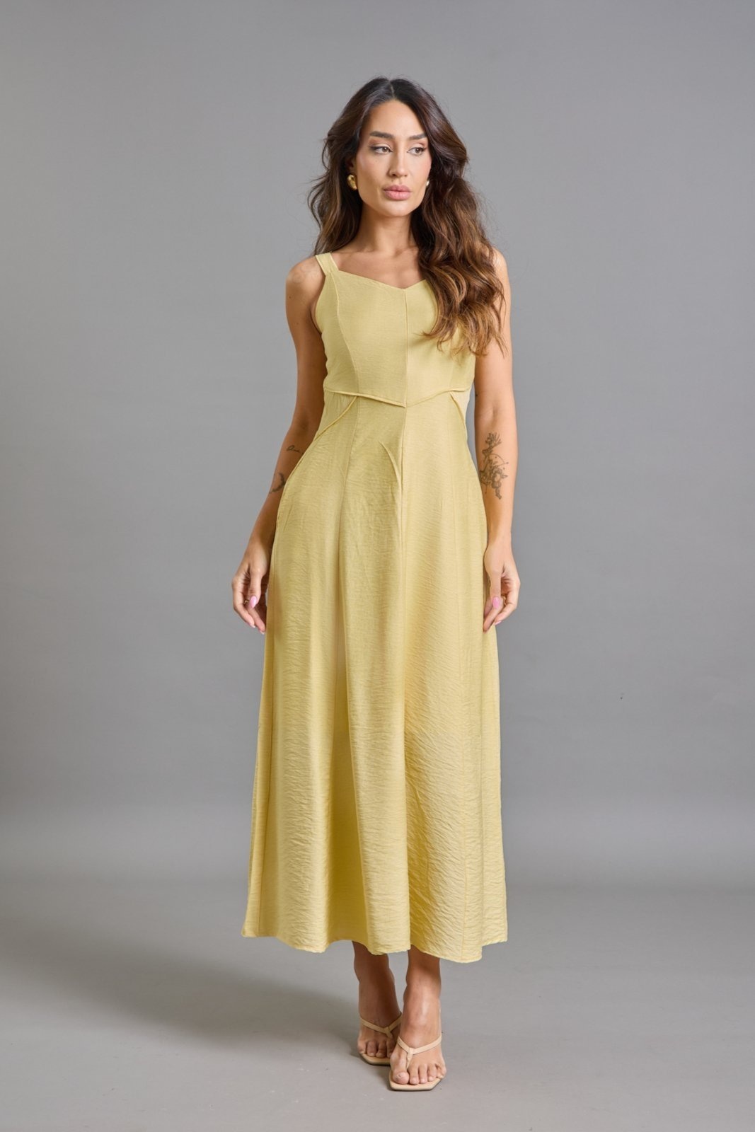 Imagem principal Vestido Midi com Alças Reguláveis e Bolsos Laterais Lemier Collection LEMIER amarelo