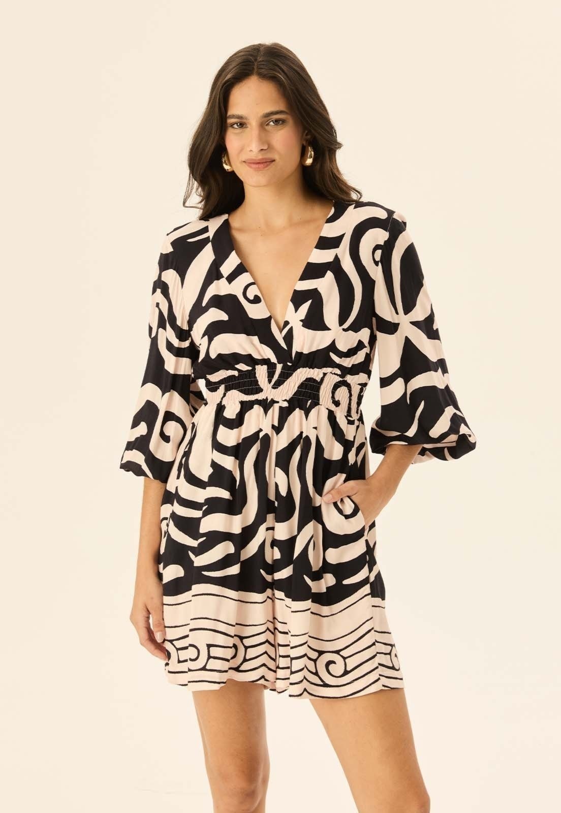 Imagem principal Macaquinho Mangas Bufantes Estampado Pororoca CaCay preto