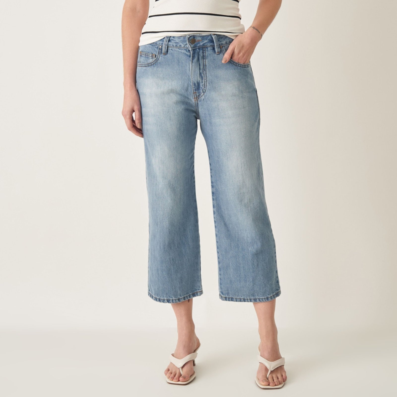 Imagem principal Calça Jeans Pantacourt Reta Delavê Bloom azul