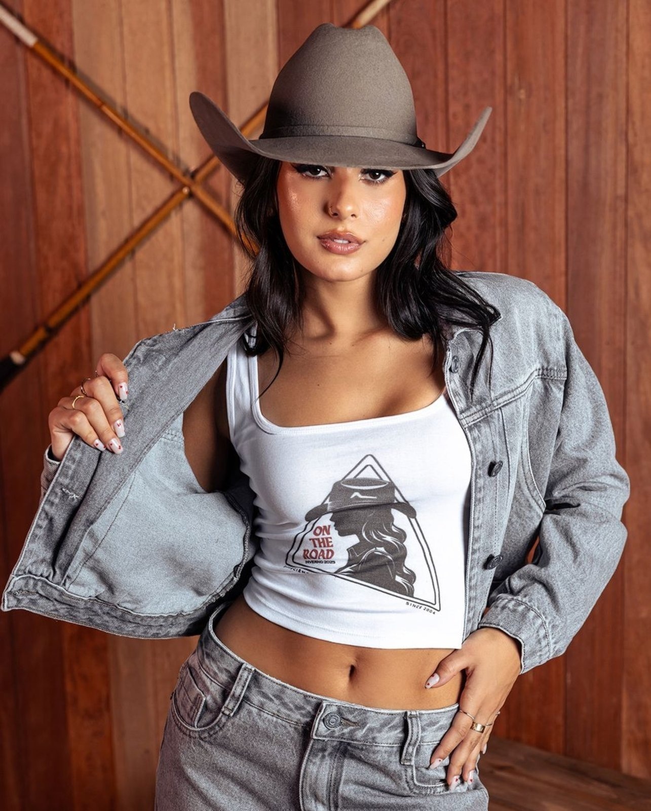 Imagem principal Jaqueta Jeans Cropped Feminina 24675 Consciência cinza