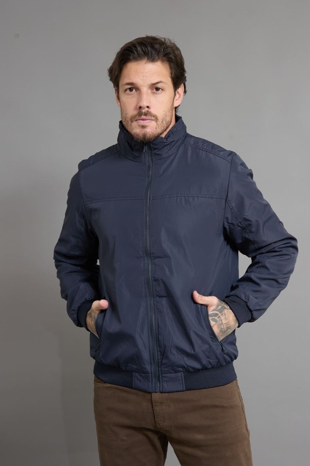Imagem principal Jaqueta Bomber Masculina com Recortes Dialogo Jeans Marinho Dialogo Jeans azul/azul marinho