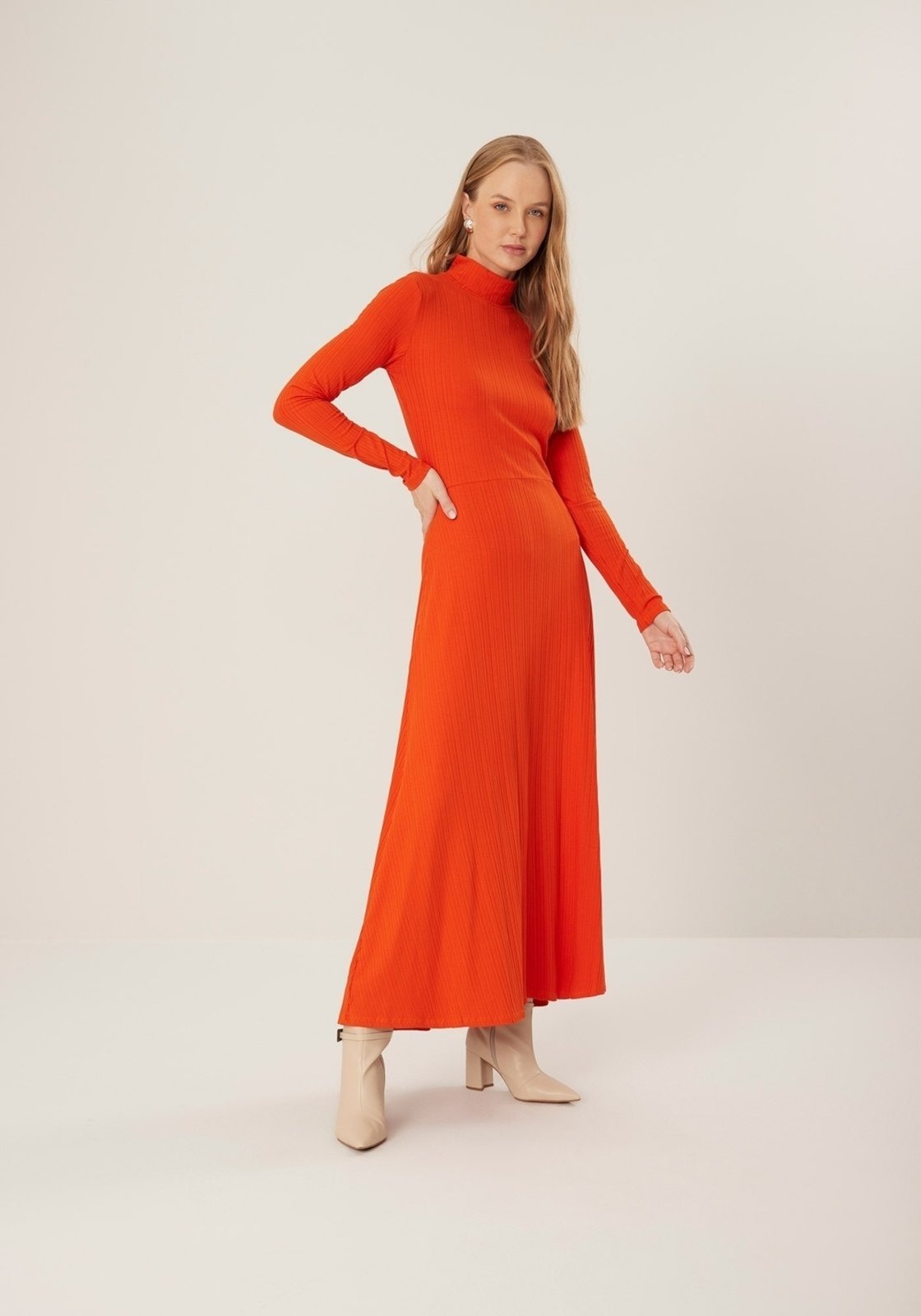 Imagem principal Vestido Midi Chá Em Malha Canelada Com Abertura Nas Costas Lez a Lez laranja