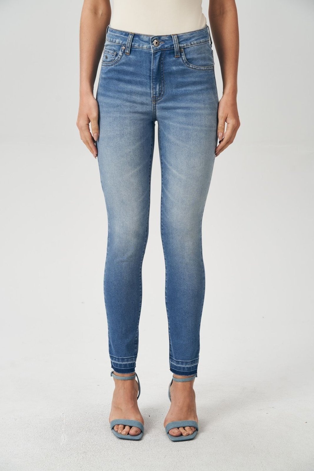 Imagem principal Calça Skinny Barra Desfeita Feminina Acostamento ACT FEMININO jeans