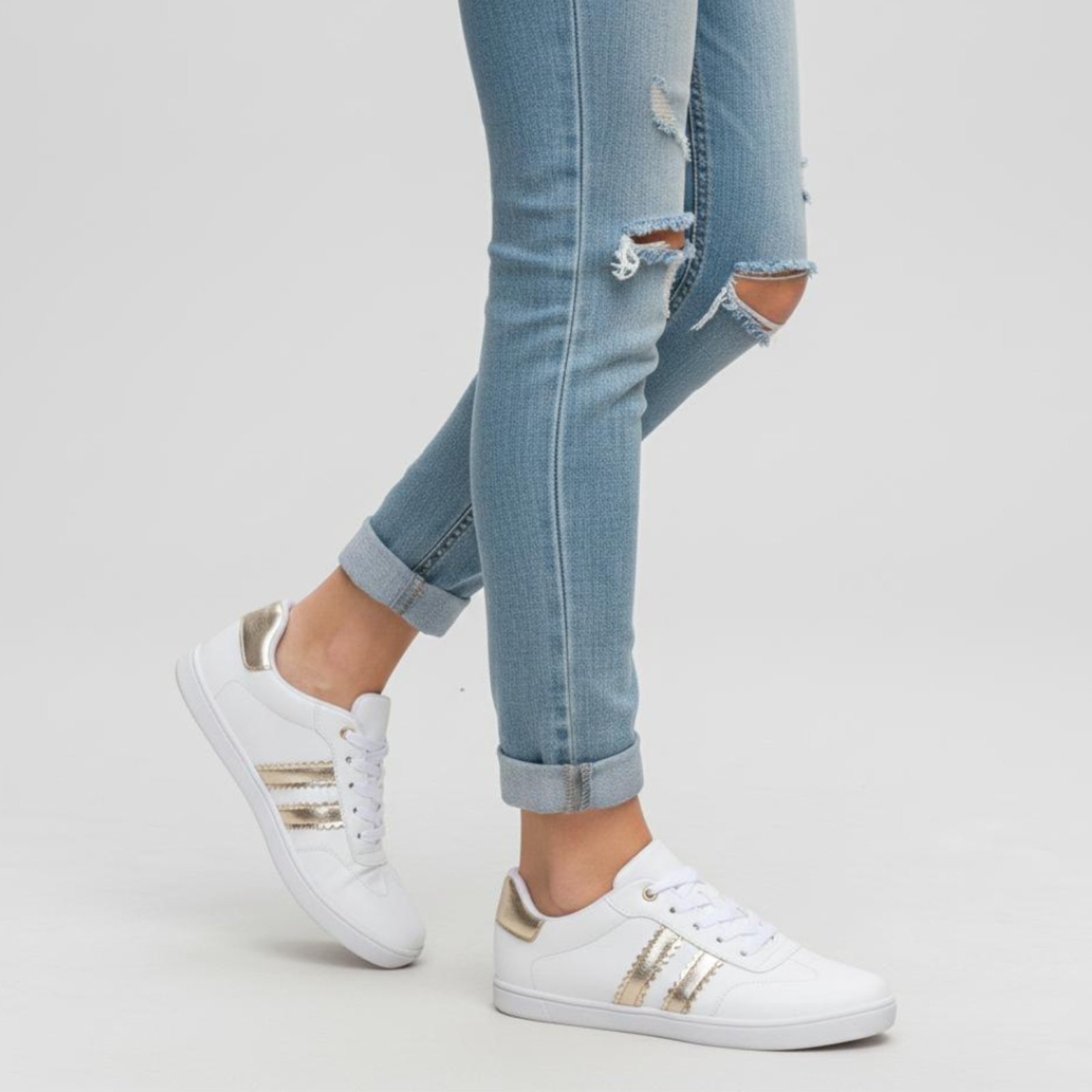 Imagem principal Tênis Feminino Casual Clássico Retrô com Listra Dourada ROMEU E JULIETA SHOES branco