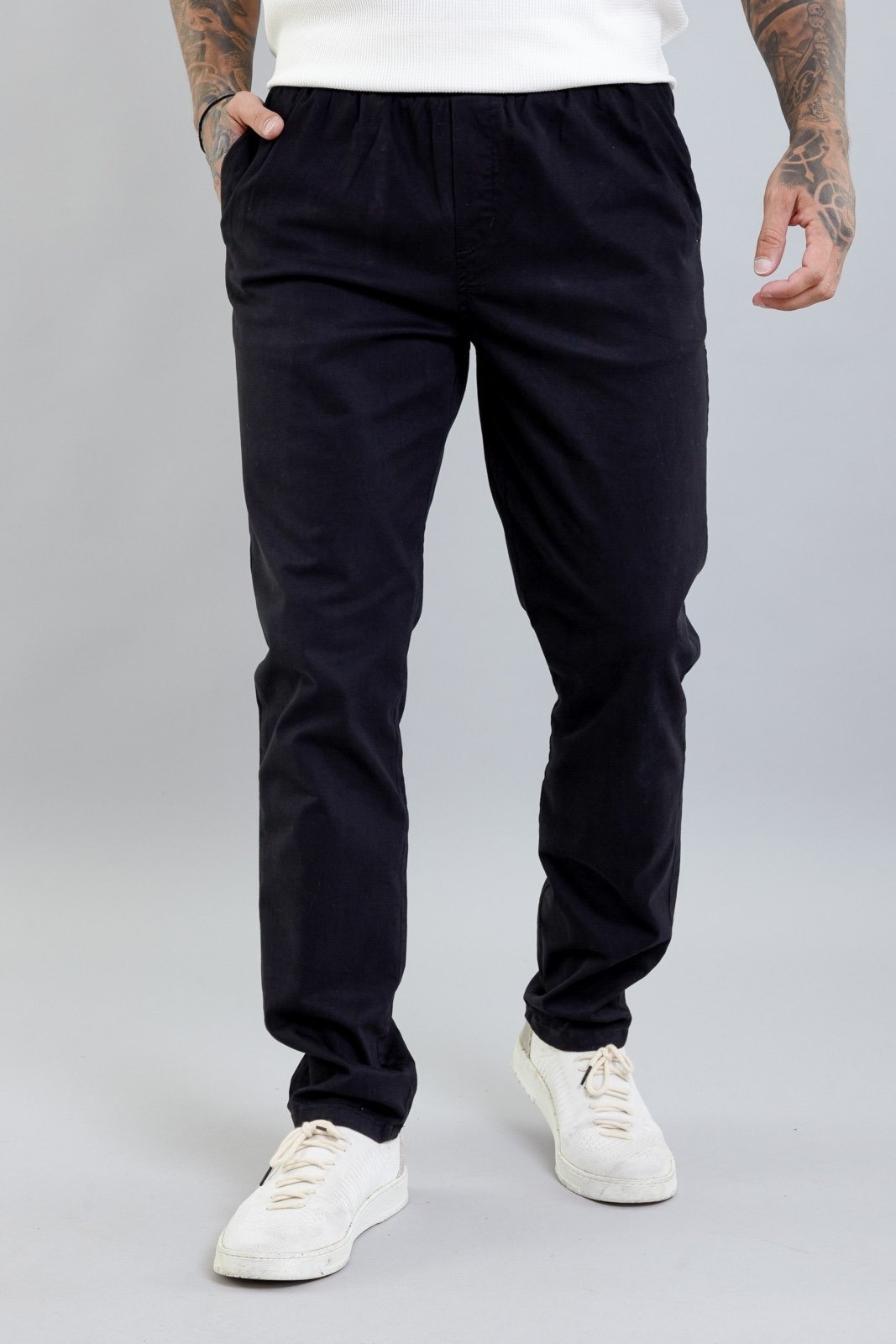 Imagem principal Calça Jogger Masculina de Sarja Preta Slim Fit Conforto e Estilo VHF VARIEDADES preto