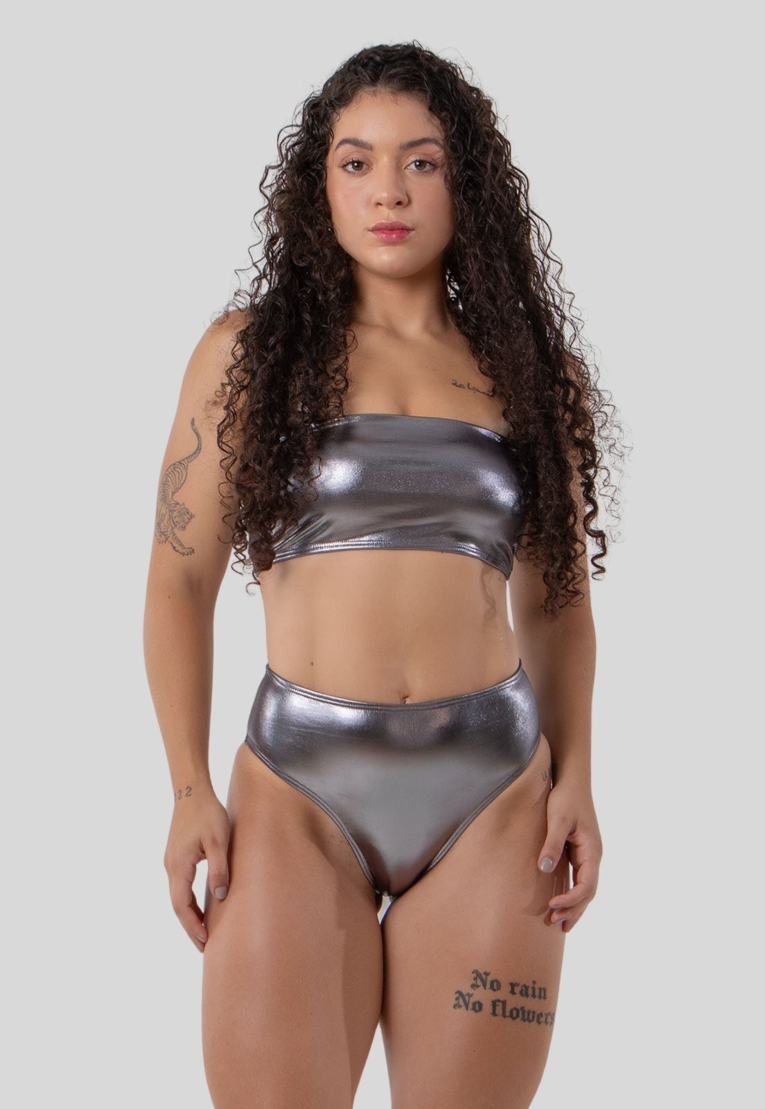 Imagem principal Biquini Hot Pant Feminino Carnaval Brilhoso Metálico Tomara que Caia Diluxo prata