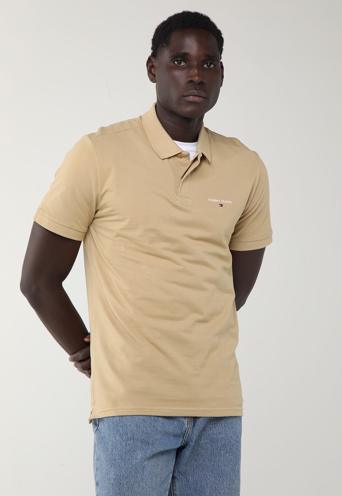 Imagem principal Camisa Polo Masculina Tommy Jeans TJM Entry Graphic Tee EXT Tommy Jeans bege