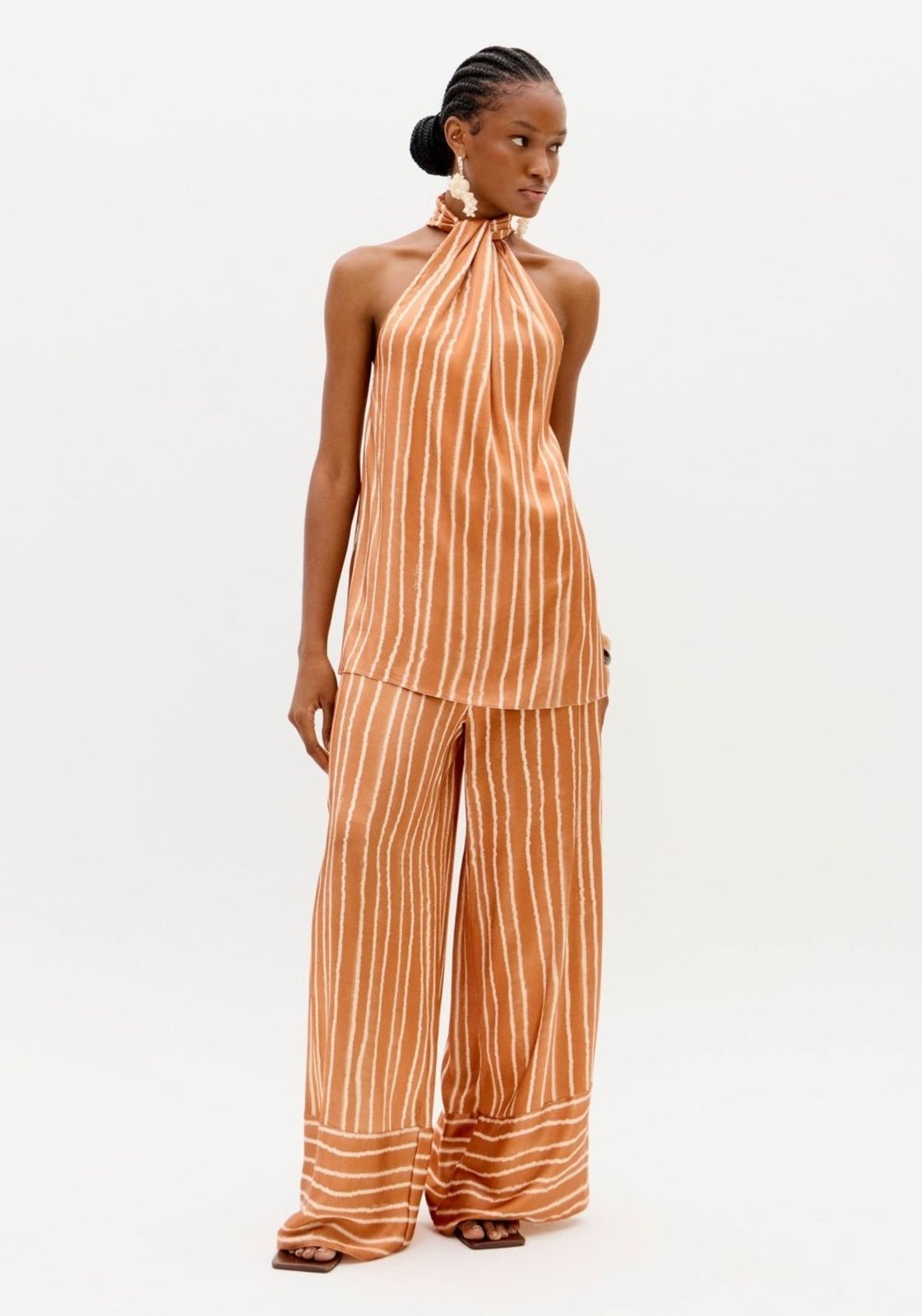 Imagem principal Calça Pantalona Estampada Cintura Alta Lança Perfume marrom