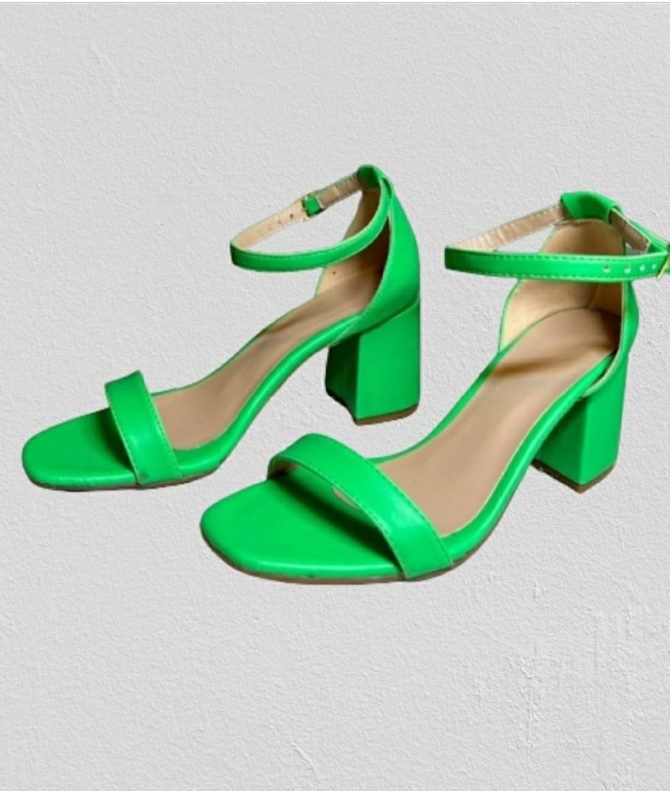 Imagem principal Sandália Delazari Salto Bloco Bandeira Gáspea reta Delazari verde